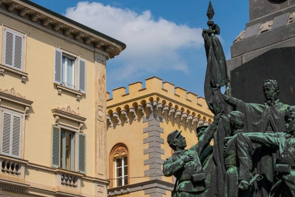 Discover rome's top hop-on hop-off bus tours for an epic journey