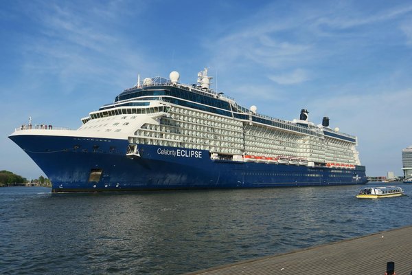 Uncover the top uk camping spots near iconic festivals for a memorable experience!